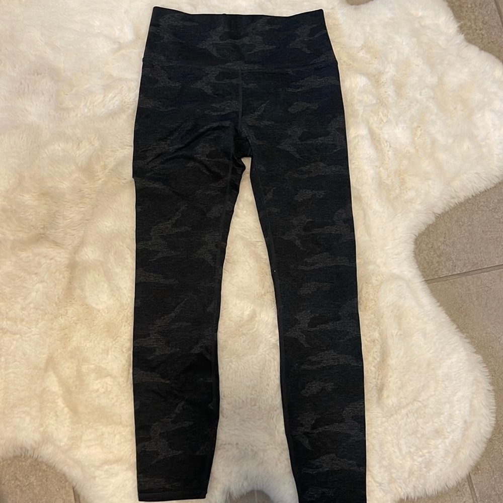 Vuori size small leggings black and grey (sort of blue grey ish)
